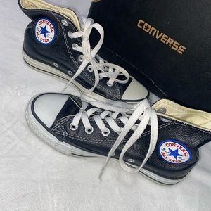 Black leather converse size 5